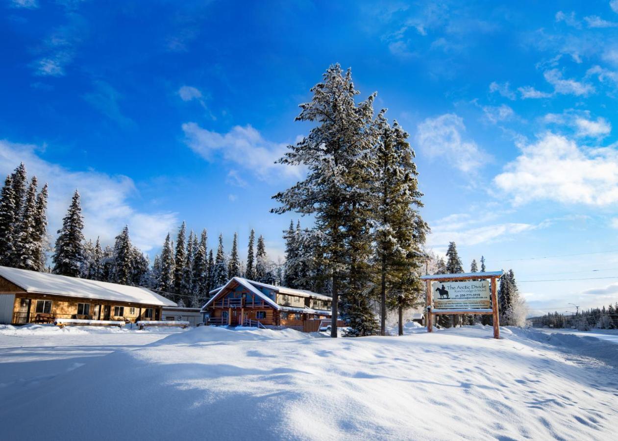 Arctic Divide Lodge Dease Lake Buitenkant foto
